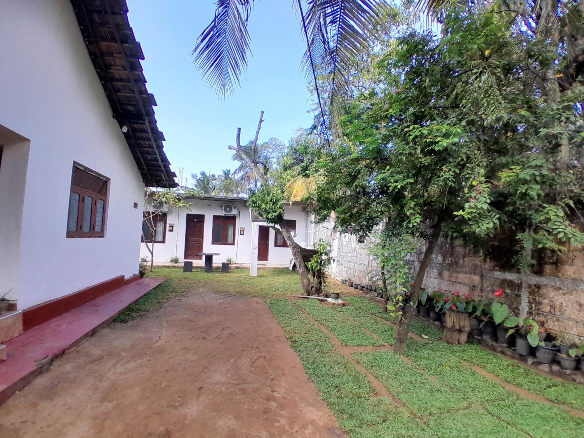 Villa 64 Katunayake Exterior photo
