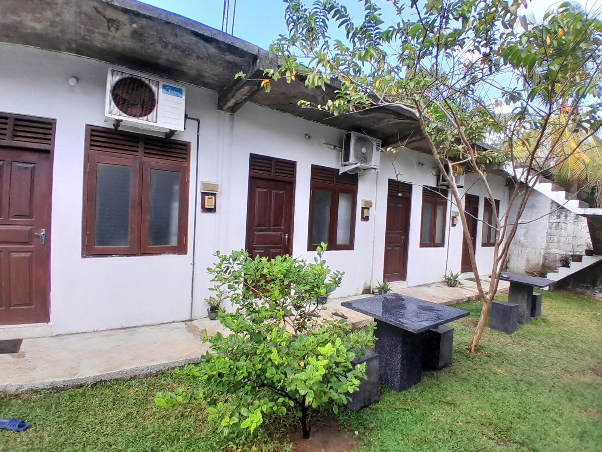 Villa 64 Katunayake Exterior photo